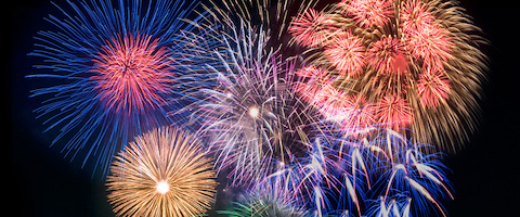 fireworks.jpg横浜最大規模の花火大会「神奈川新聞花火大会」は8月2日に開催